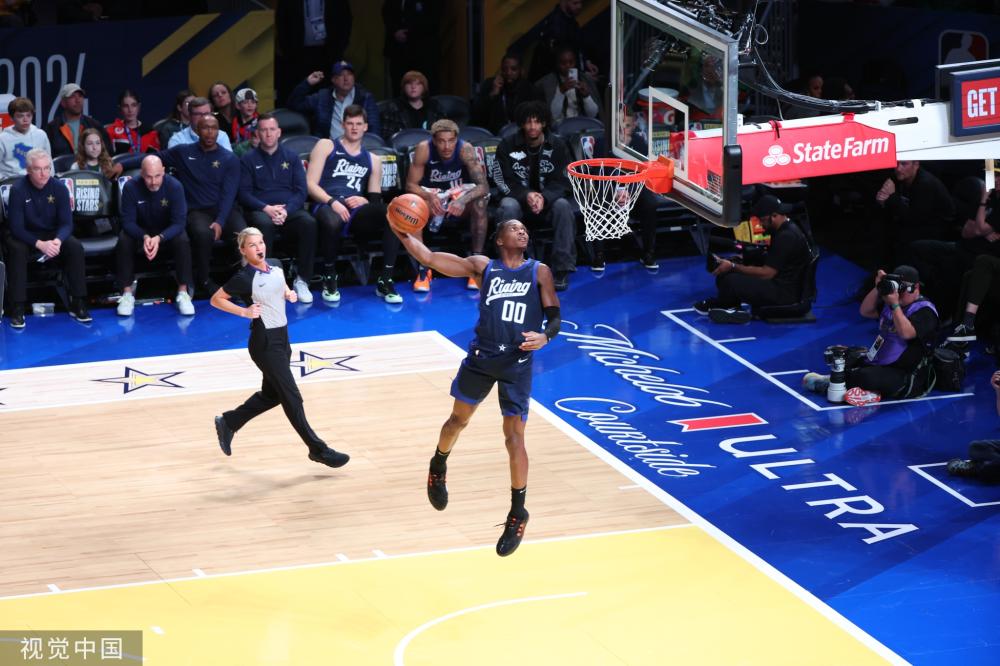 他在门前的 他在门前的