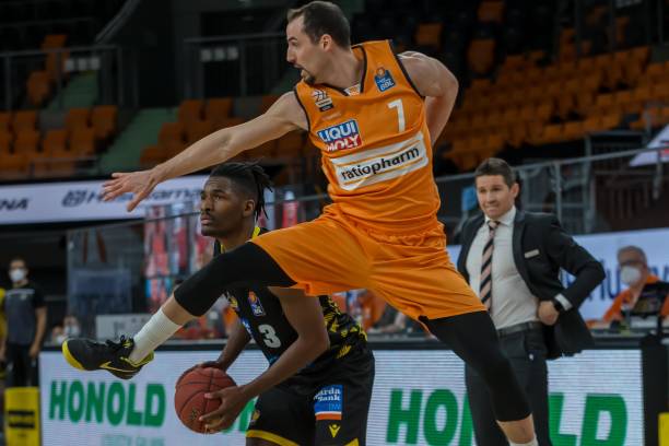 赛中梅开二 赛中梅开二